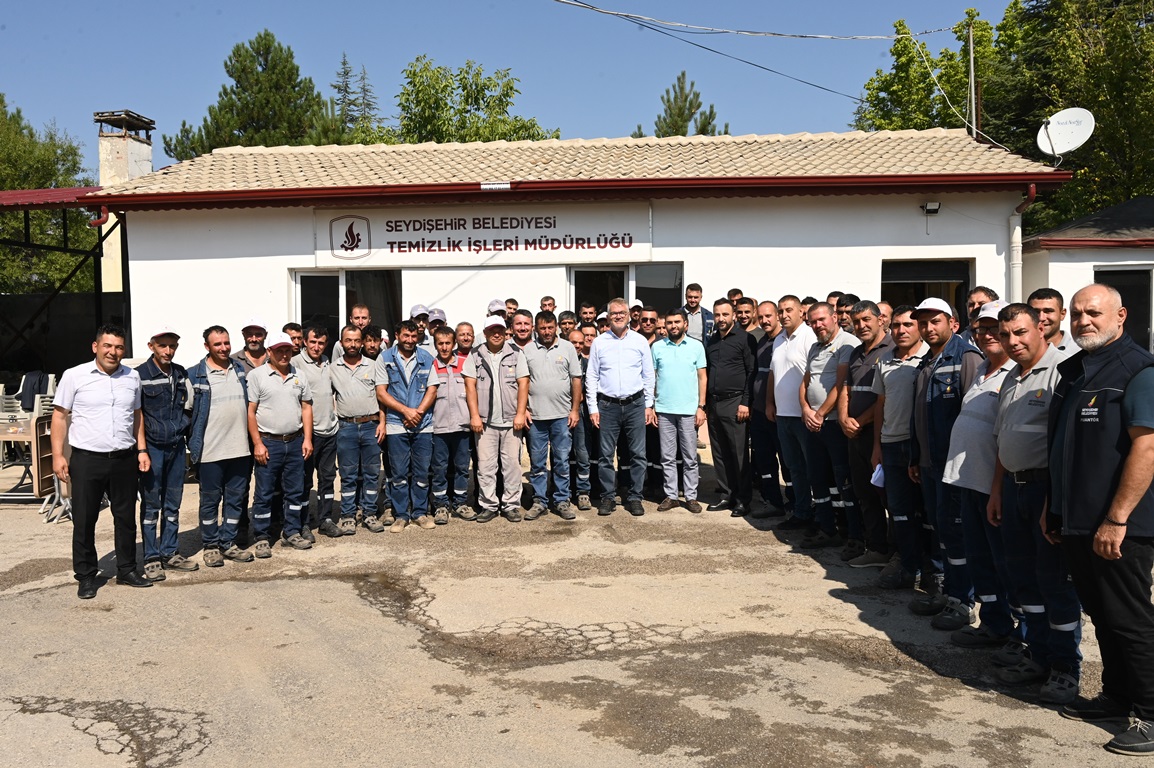 BAŞKAN USTAOĞLU, MESAİYE PERSONELİYLE BAŞLADI