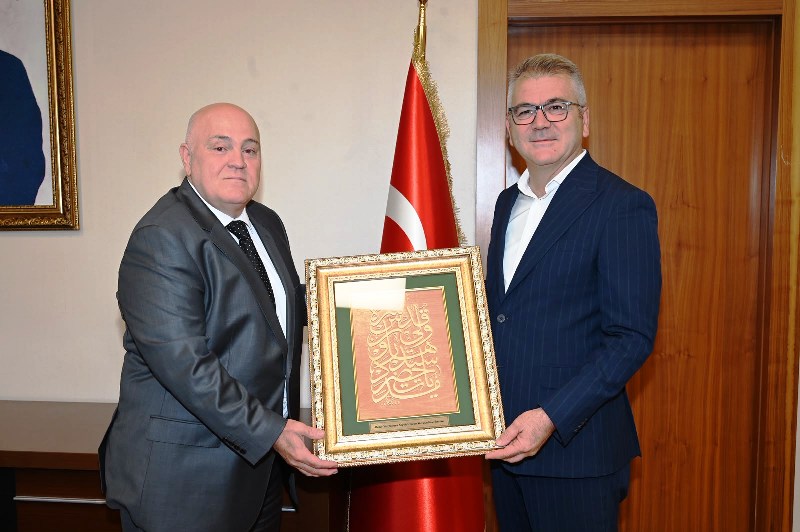 BAŞKAN USTAOĞLU’NDAN KAYMAKAM GÖZEL’E HAYIRLI OLSUN ZİYARETİ