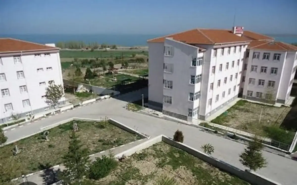 Beyşehir’de Üniversite Öğrencileri İçin Barınma Alarmı: 400 Kız Öğrenci Açıkta Kaldı!