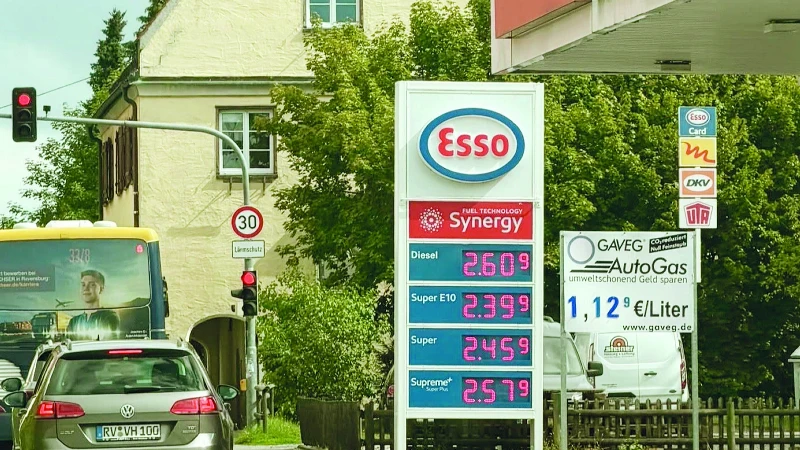 Almanya’da benzin fiyatı rekor seviyede