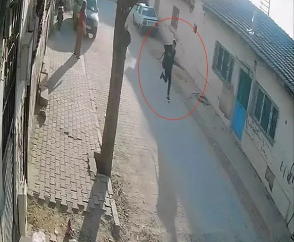 Manisa'da Lise Önünde Silahlı Saldırı: 1 Ölü, 4 Yaralı