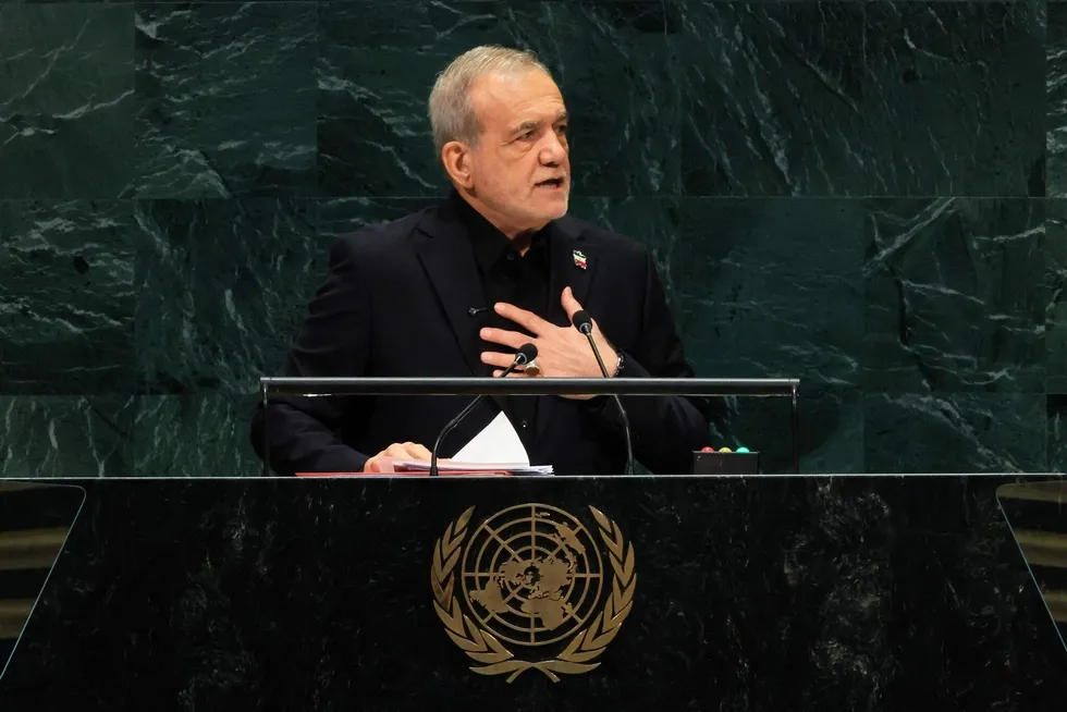 Pezeşkiyan'dan BM Kürsüsünde Sert Mesaj: "Asla Diz Çökmeyeceğiz"