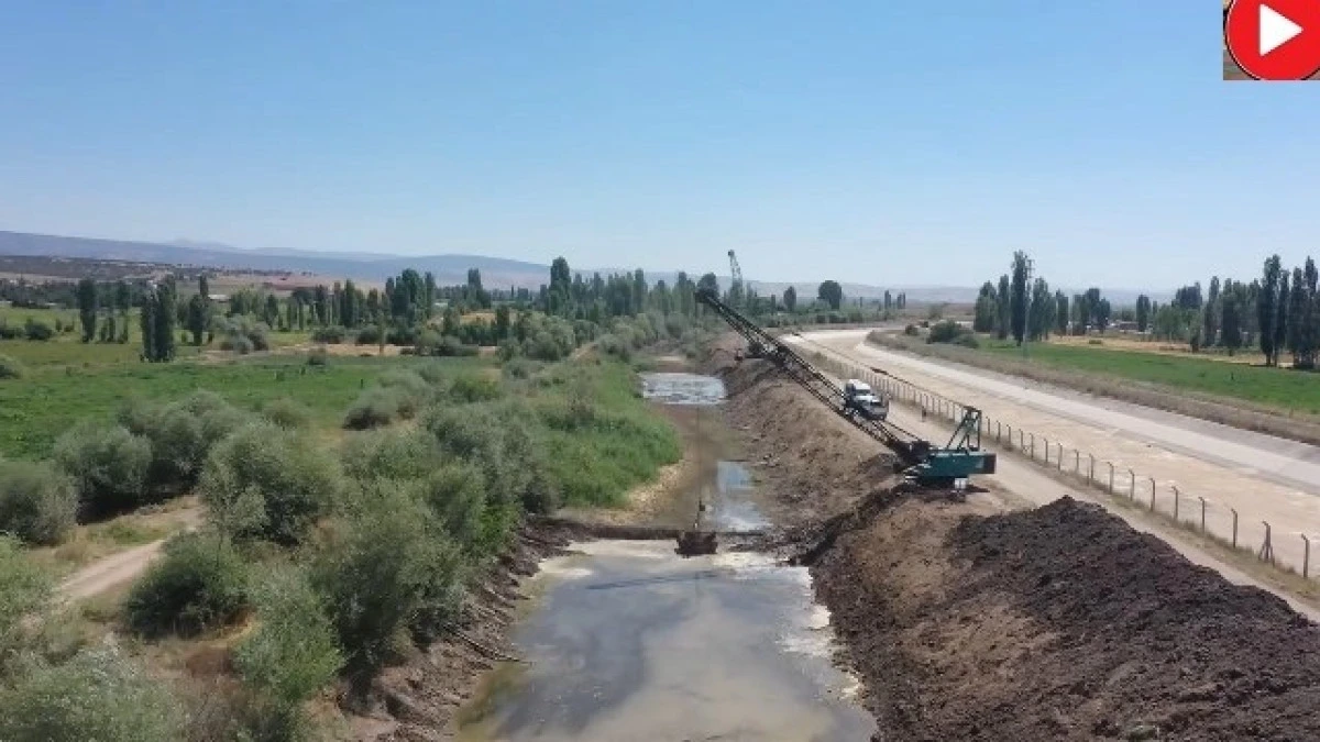 Seydişehir Eski BSA Kanalı'nda Taşkın Önleme ve Temizlik Çalışmaları Sürüyor