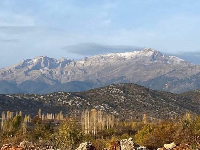 Anamas Dağı'na Sezonun İlk Karı Düştü: Kış Erken mi Geliyor?