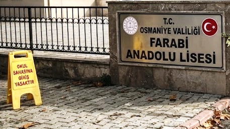 OSMANİYE'DE OKUL BAHÇESİNDE CİNAYET: YEĞENİNİN SİLAHLI SALDIRISINA UĞRAYAN ÖĞRETMEN HAYATINI KAYBETTİ