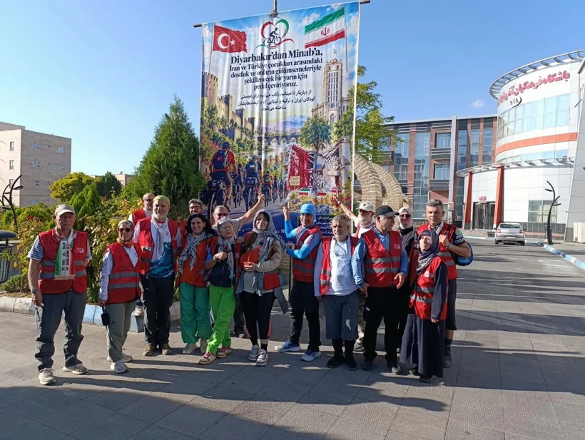 Seydişehirli Bisikletçi Ali Öz İran’da Çiçeklerle Karşılandı
