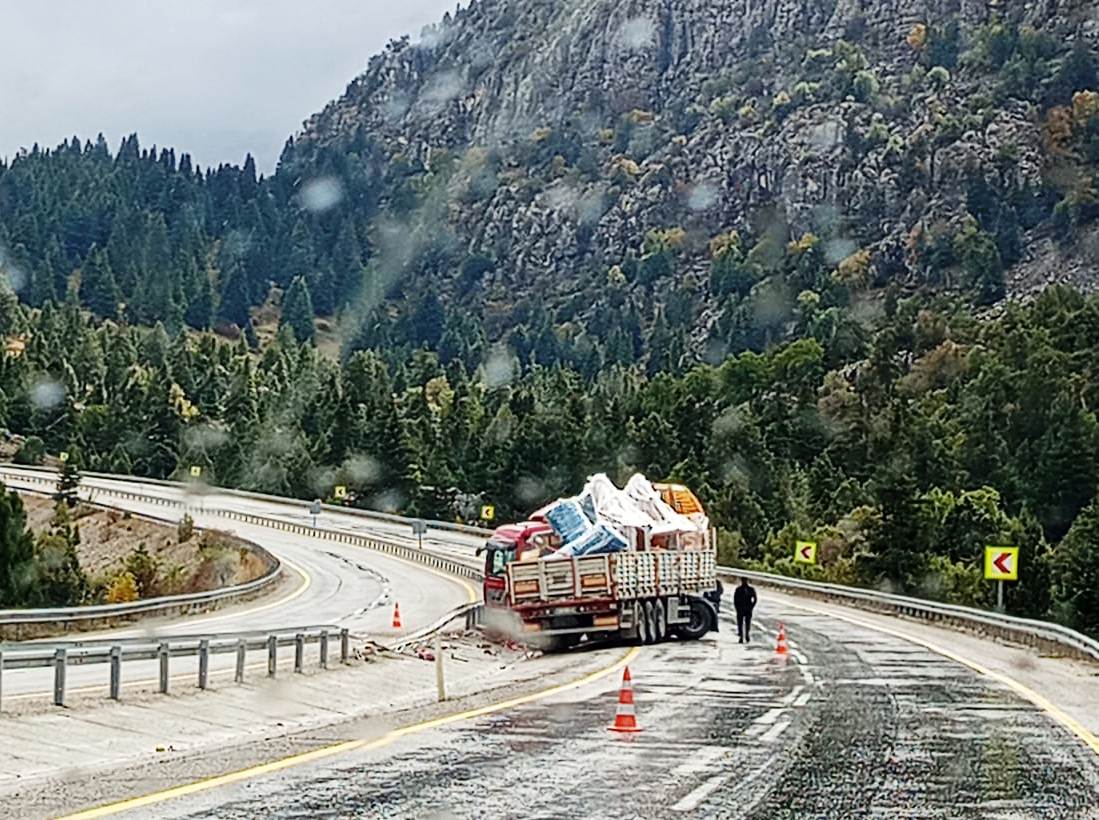Seydişehir - Antalya Yolunda Yağış Kazaları Beraberinde Getirdi: 3 Ayrı Kaza!