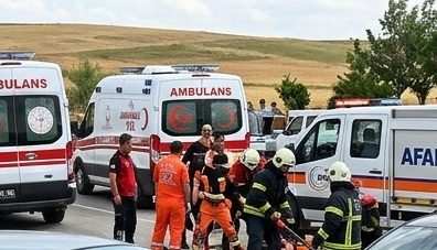 Afyonkarahisar’da Konya  Plakalı  Otomobilin   karıştığı  Feci Kazada:  4 Ölü!