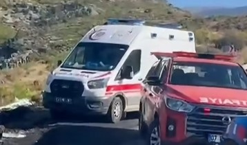 Konya'dan Antalya'ya Kömür Taşıyan TIR Uçuruma Devrildi: 2 Yaralı