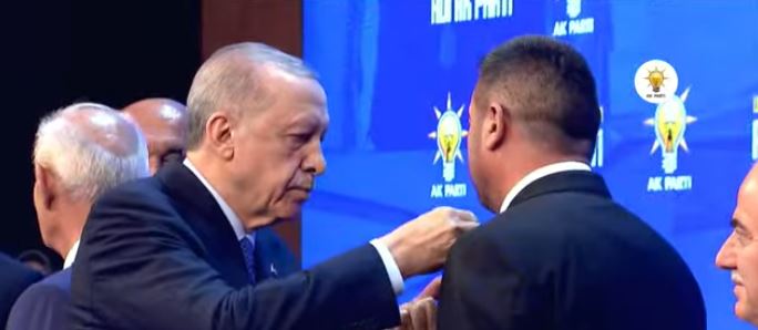 AK Parti'ye katılan belediye başkanları ve milletvekilleri listesi