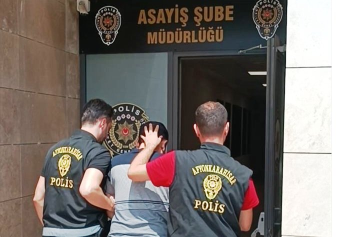 Akşehir'de aile faciası! Ağabeyini öldürdü, annesini yaraladı