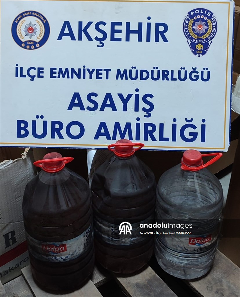 Akşehir'deki polis baskınında 15 litre sahte içki ele geçirildi