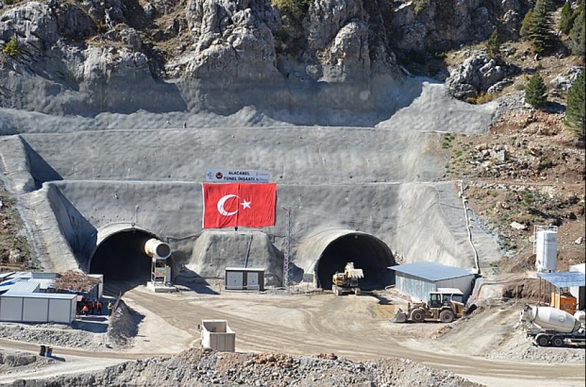 Alacabel Tüneli çalışmaları  Uzun aradan sonra tekrar başladı.