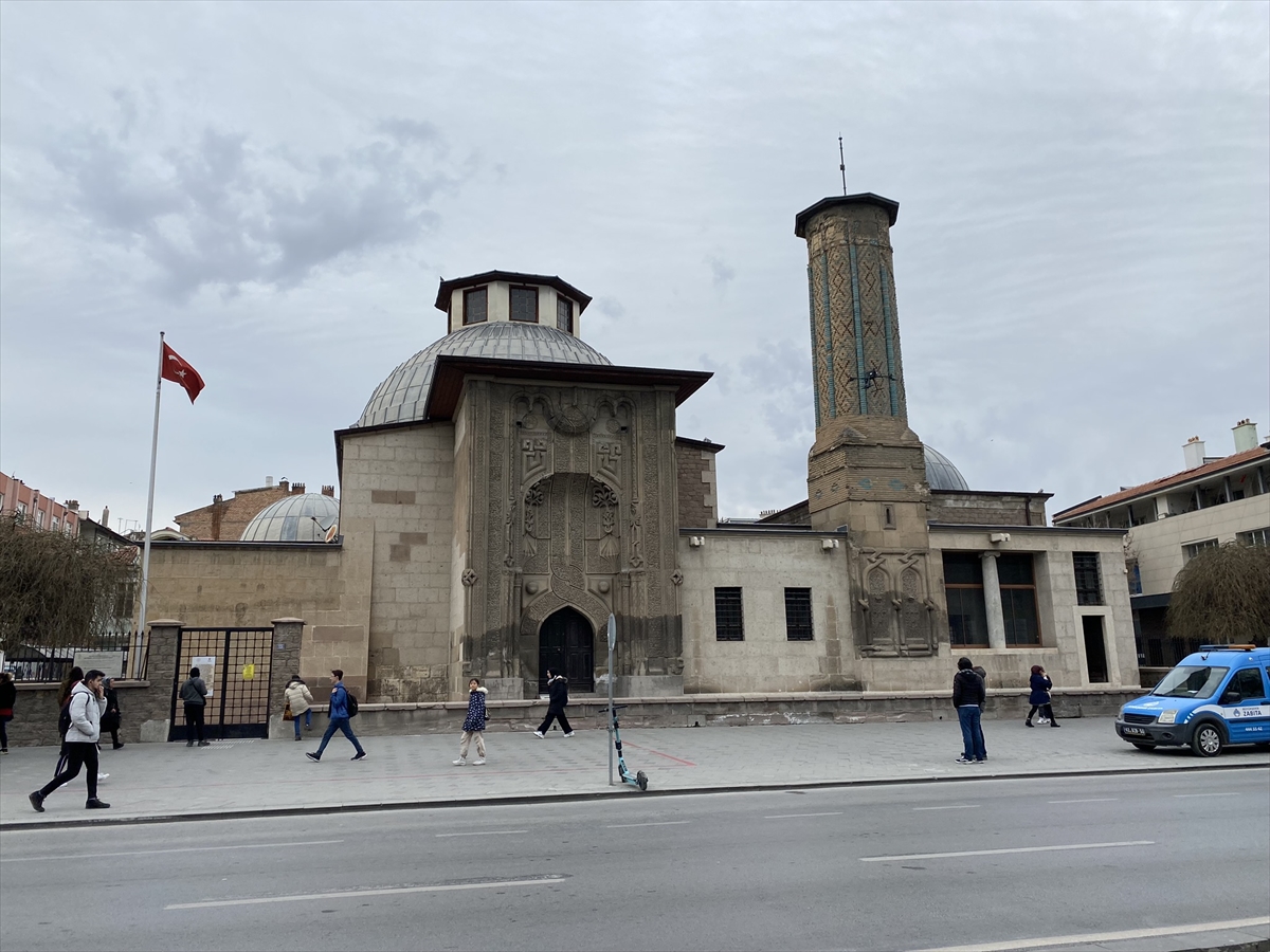 Anadolu Selçuklu Devletinin önemli eserlerinden İnce Minareli Medrese eski ihtişamına kavuşacak