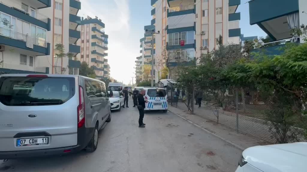 ANTALYA - Bir apartman dairesinde İran uyruklu 3 kardeş ölü bulundu