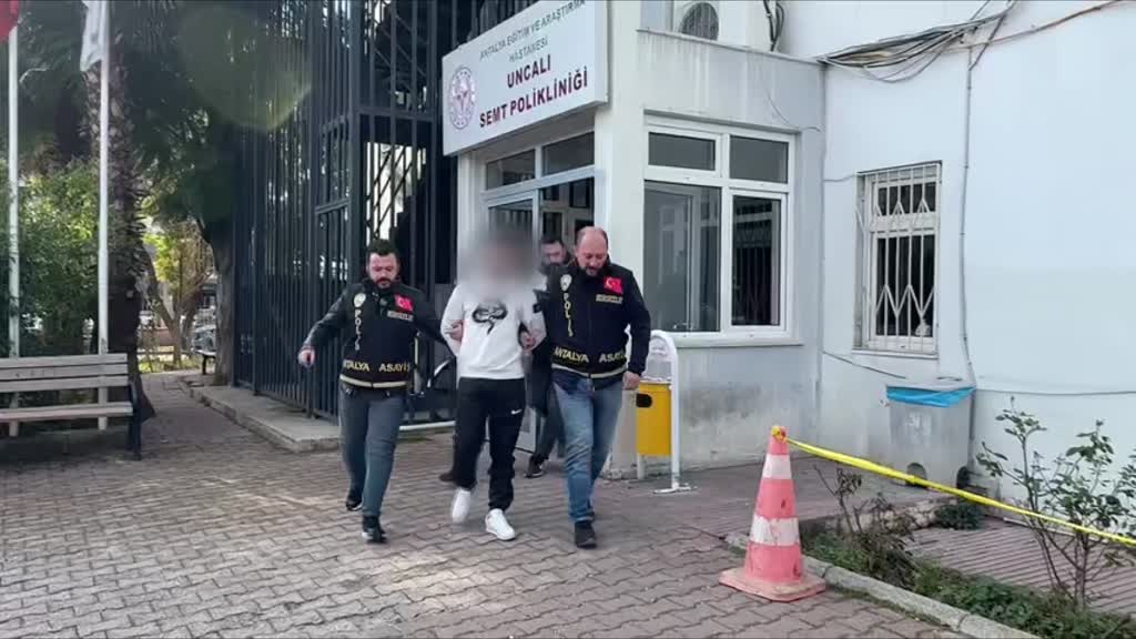 Antalya'da  trafikte çıkan kavgada bir kişinin bıçakla öldürülmesiyle ilgili 4 zanlı tutuklandı