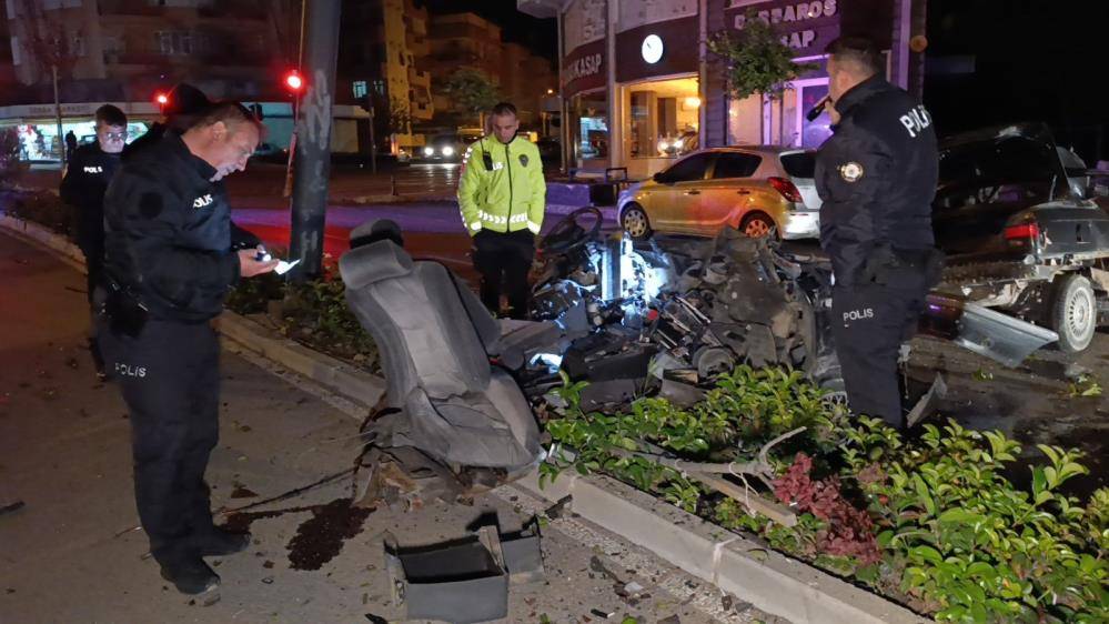 Aydınlatma direğine çarpıp ikiye bölünen otomobildeki  ölen genç kız Konya'da toprağa  verildi.