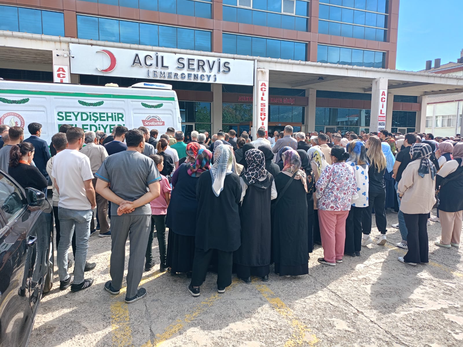 Ayşe Nur Hemşire Hastane Önünden Gözyaşları ile Son Yolculuğuna Uğurlandı