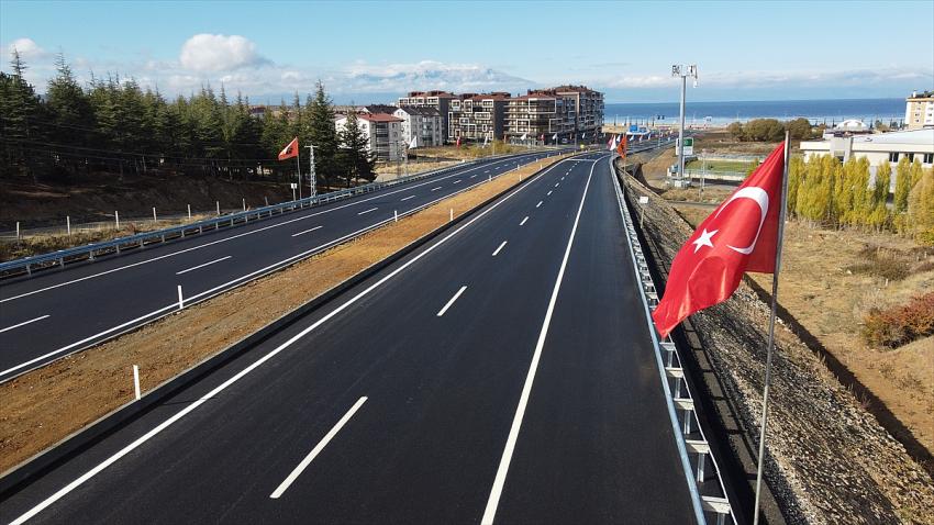 Bakan Karaismailoğlu, Beyşehir'de  yol açılışı töreninde konuştu: