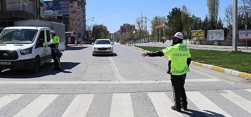 Bakanlıktan sokağa çıkma kısıtlaması açıklaması: 40 bin 591 kişiye işlem yapıldı.