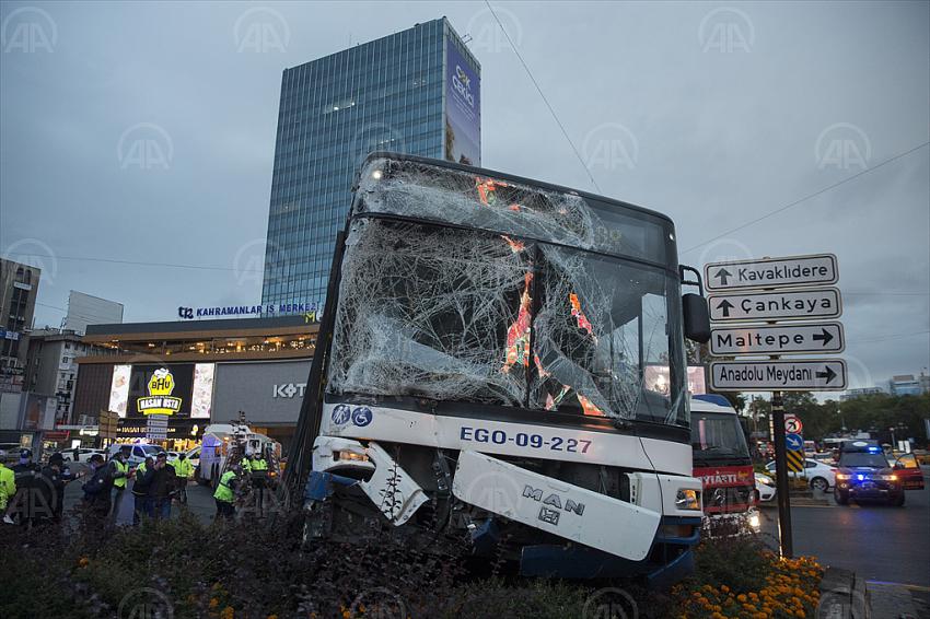 Başkentte iki otobüsün karıştığı trafik kazasında 17 kişi yaralandı