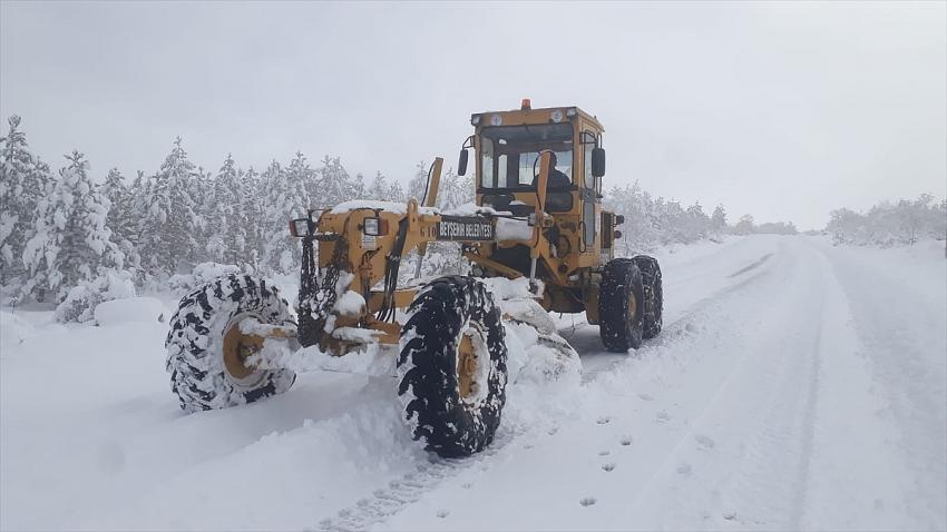 Beyşehir Belediyesi'nin yayla yollarında kar mesaisi