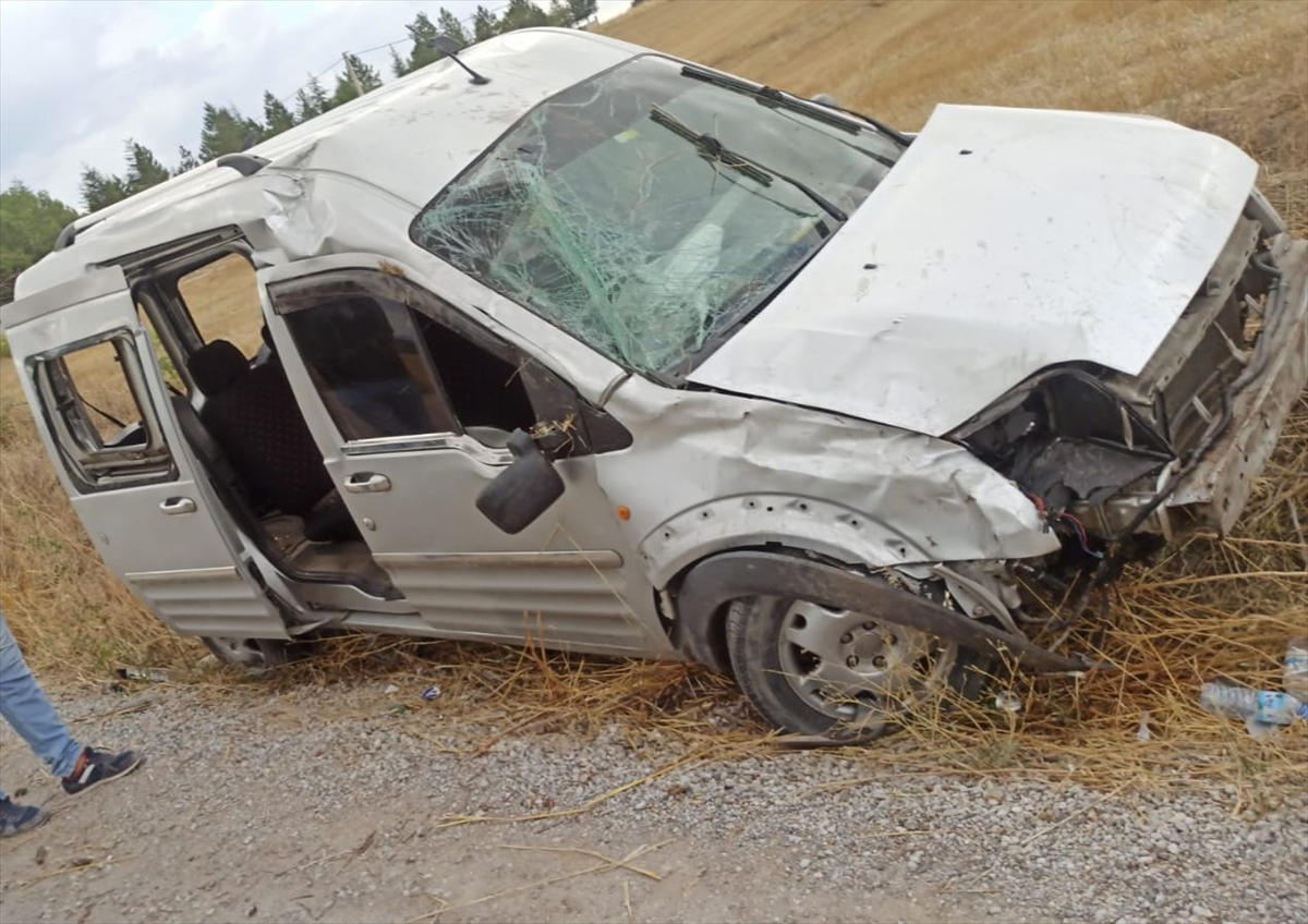 Beyşehir'de ehliyetsiz çocuk sürücü video çekerken kaza yaptı