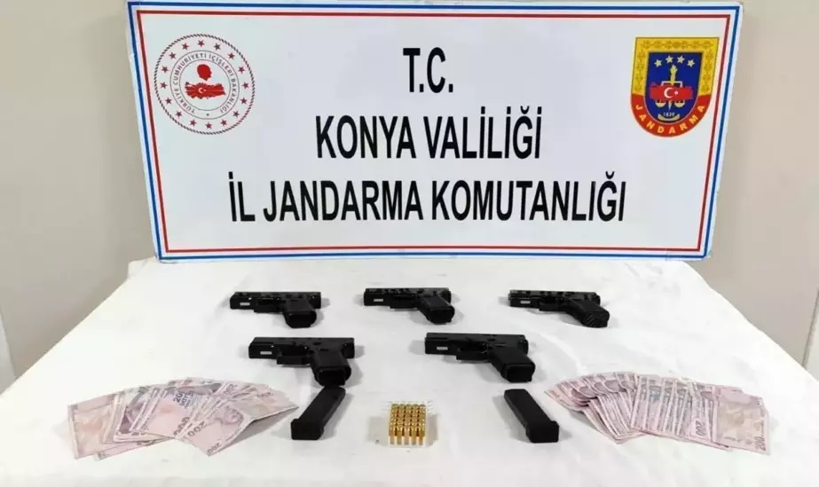 Beyşehir'de Jandarma Operasyonu: 5 Tabanca ve Mermiler Ele Geçirildi