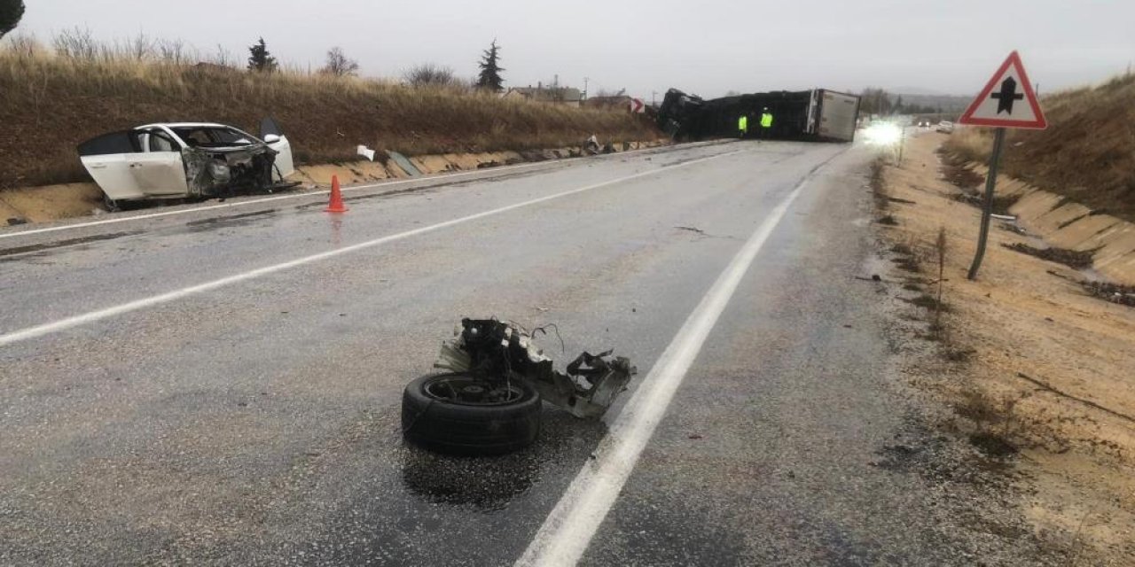 Beyşehir'de otomobil ile tır çarpıştı: 2 yaralı