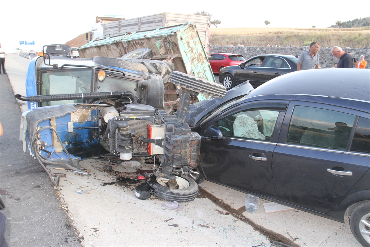 Beyşehir'de Otomobille çarpışan traktörün sürücüsü öldü