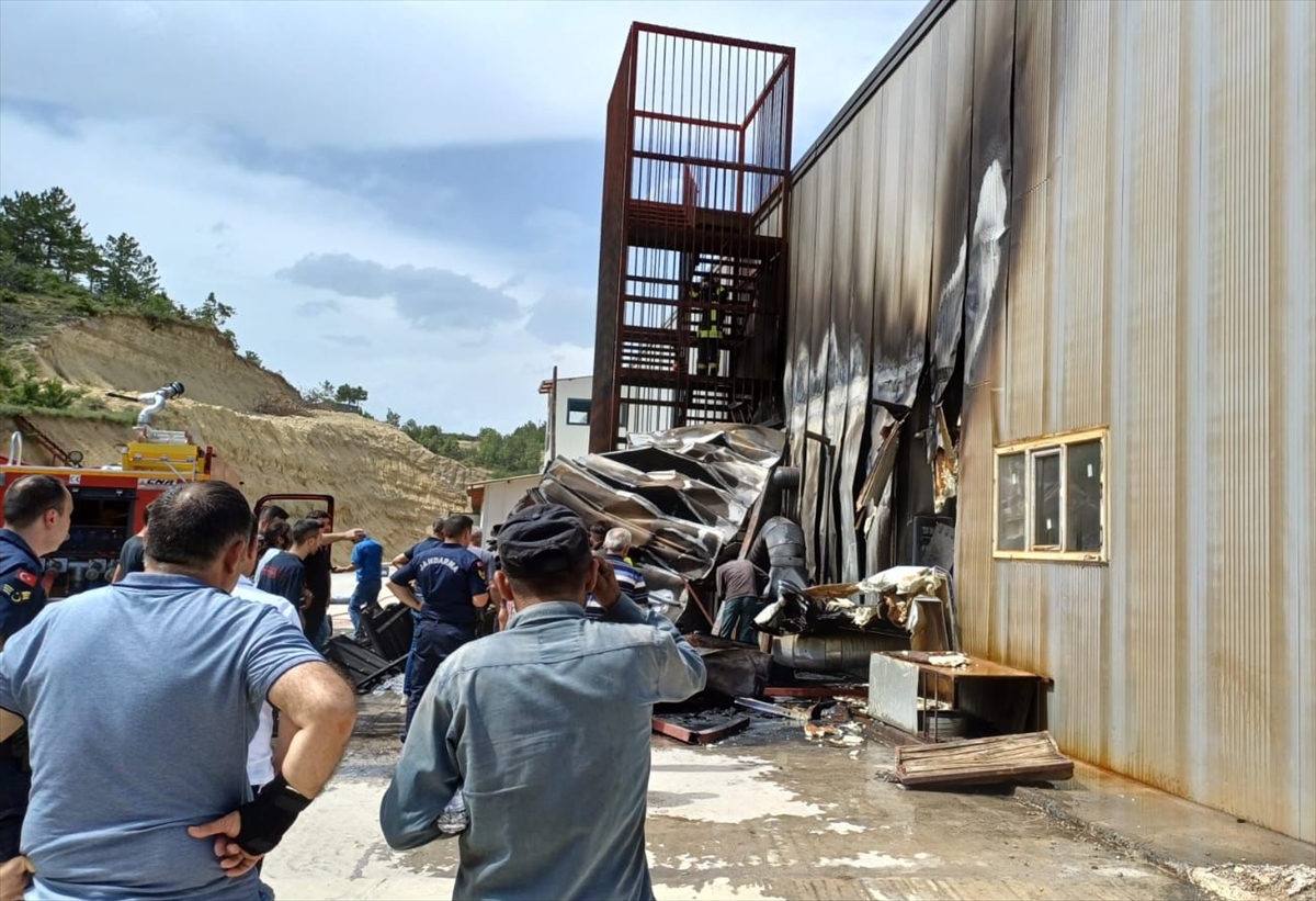 Beyşehir'de silah fabrikasında çıkan yangın söndürüldü