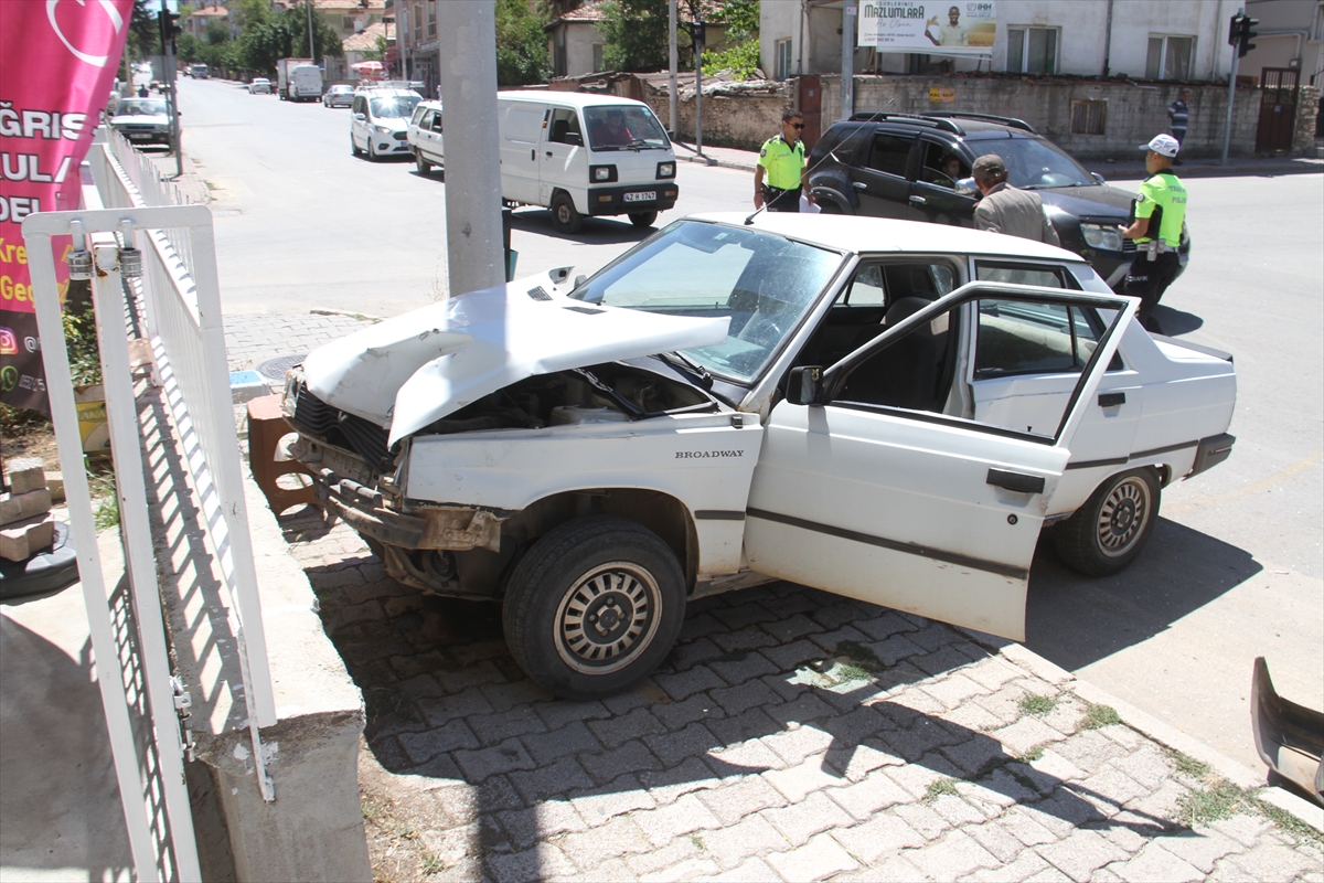 Beyşehir'de trafik kazasında 3 kişi yaralandı