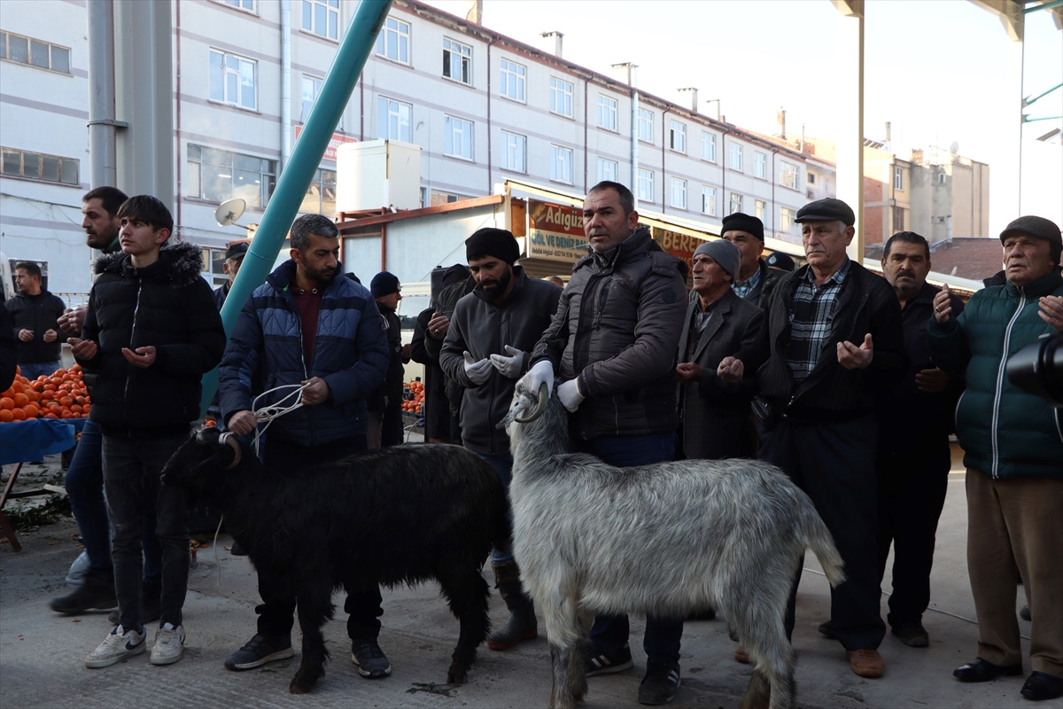 Beyşehir kapalı pazar yeri dualarla hizmete açıldı