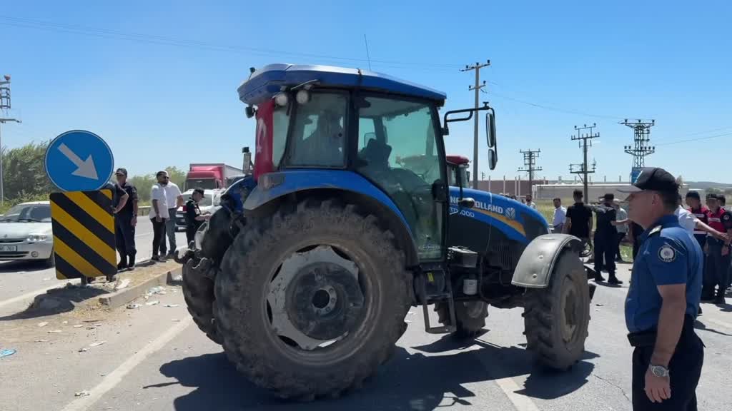 Çiftçiler Bursa-İzmir Karayolu'nu trafiğe kapattı: Hükümet istifa!