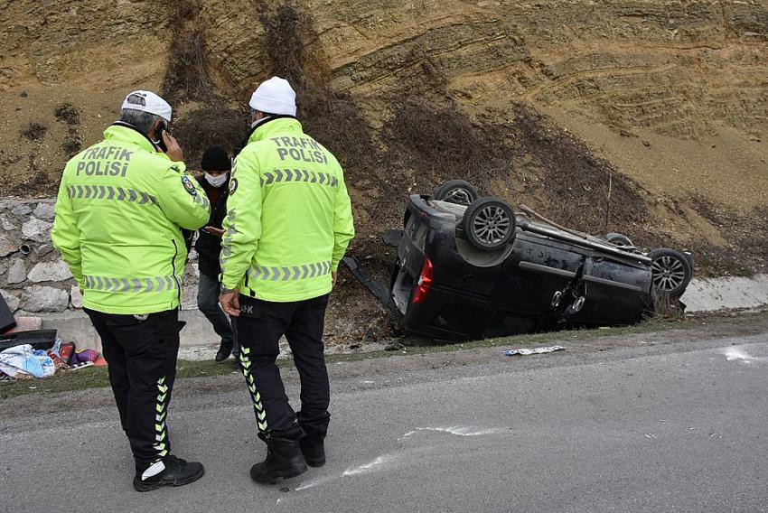 Çocuklarını askeri birliğe teslim eden aile dönüş yolunda kaza geçirdi: 3 ölü