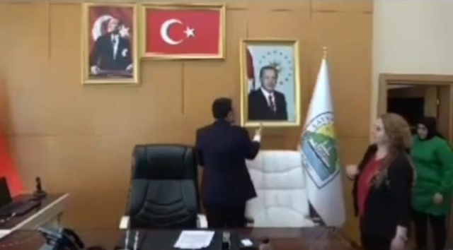 Cumhurbaşkanı Erdoğan'ın fotoğrafını indirmişti! Tatvan Belediye Başkanı Mümin Erol hakkında soruşturma başlatıldı
