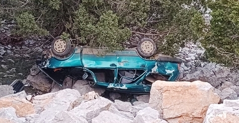 Derebucak'ta uçuruma devrilen otomobildeki 5 kişi yaralandı