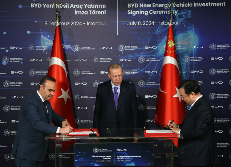 Dünyanın en büyük elektrikli araç üreticisi Çinli BYD'den Türkiye'ye dev yatırım
