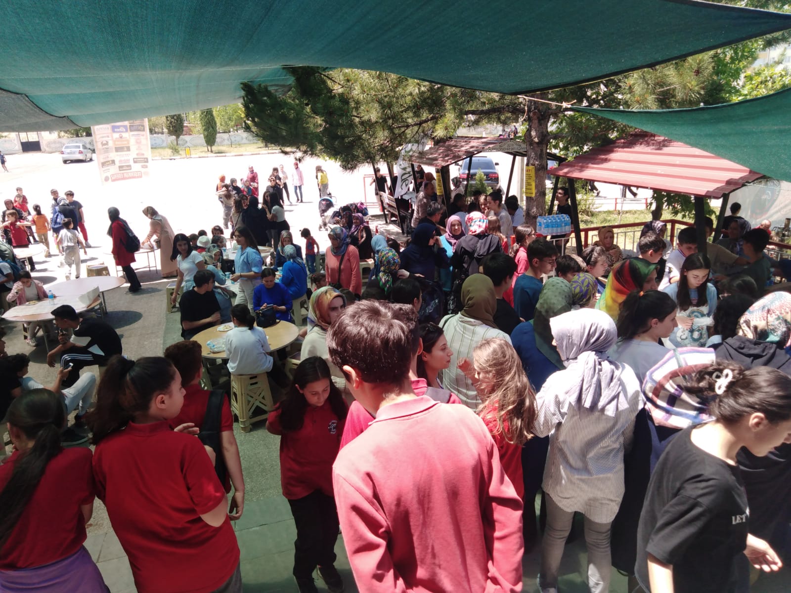 Gazi  Ortaokulundan Kermes ve Sergi