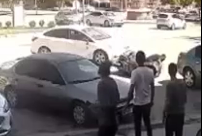 HATALI DÖNÜŞ YAPAN  OTOMOBİL MOTORSİKLETE  ÇARPTI 1 YARALI