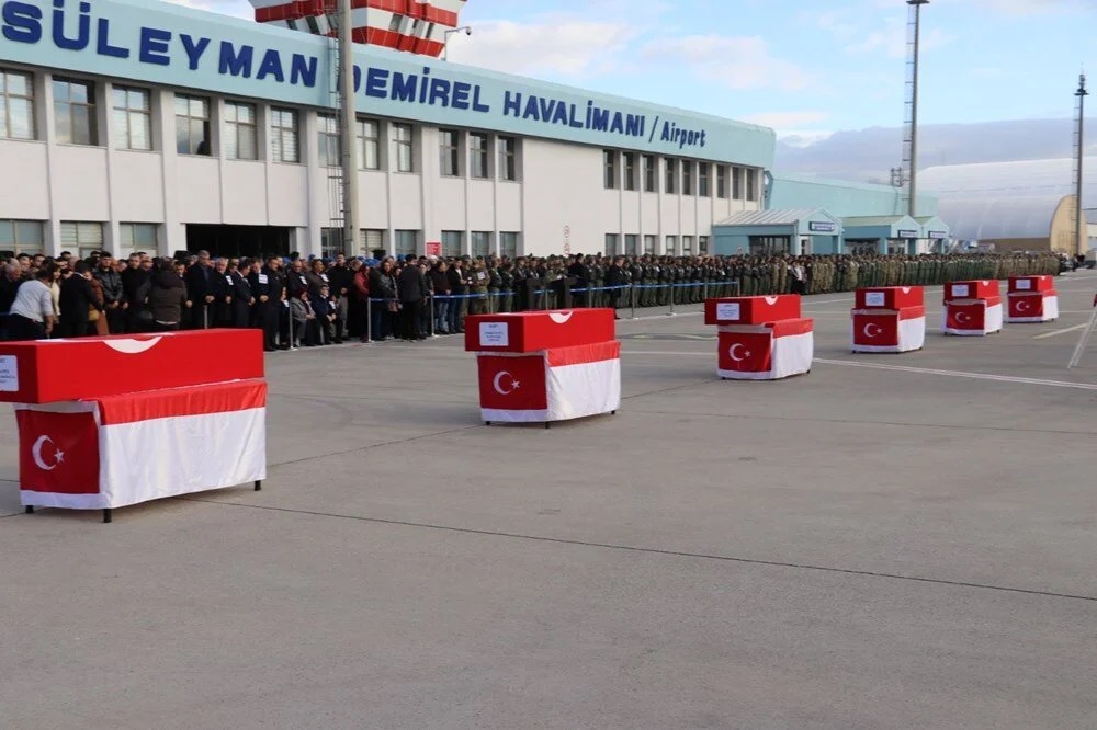 Isparta'da helikopter şehitleri için tören