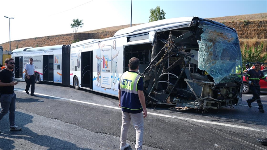 İstanbul'da metrobüs kazası! 1 kişi hayatını kaybetti, 35 yaralı var