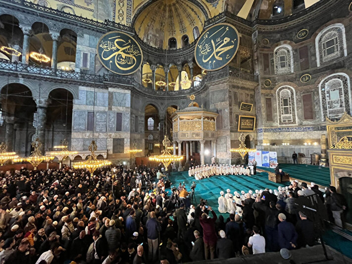 İstanbul İmam Hatip Lisesi'nden 57 öğrencinin hafızlık merasimi Ayasofya Camii’nde yapıldı