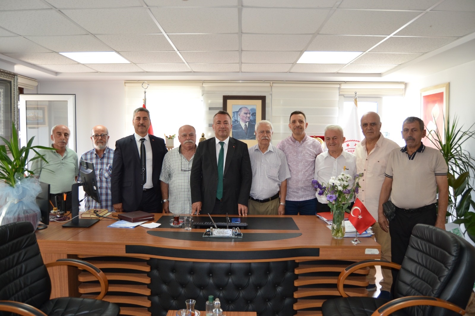 İzmir’de Yaşayan Konya Hasanşeyhliler, Bürokrat Hemşehrilerini Ziyaret Etti