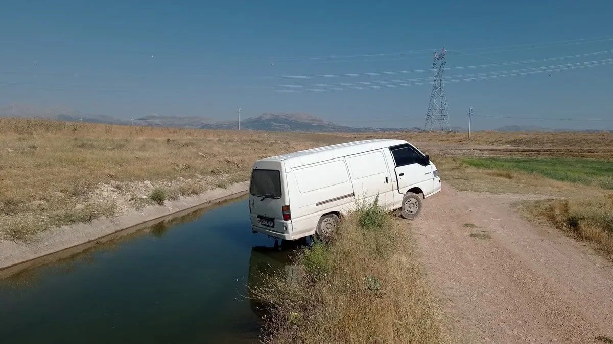 Karaman'da aracını kurtarmak isterken sulama kanalına düşen kişi öldü