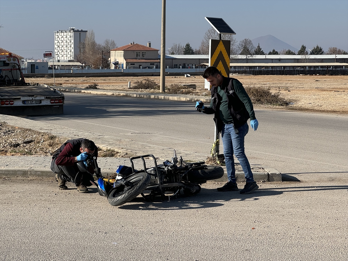 Karaman'da hafif ticari araç ile motosiklet çarpıştı, 1 kişi öldü