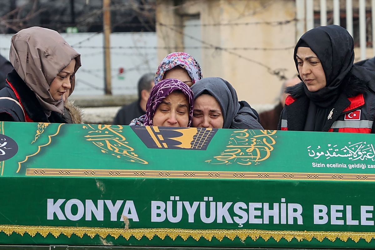 Kartalkaya'da otel yangınında hayatını kaybeden genç kız Konya'da son yolculuğuna uğurlandı