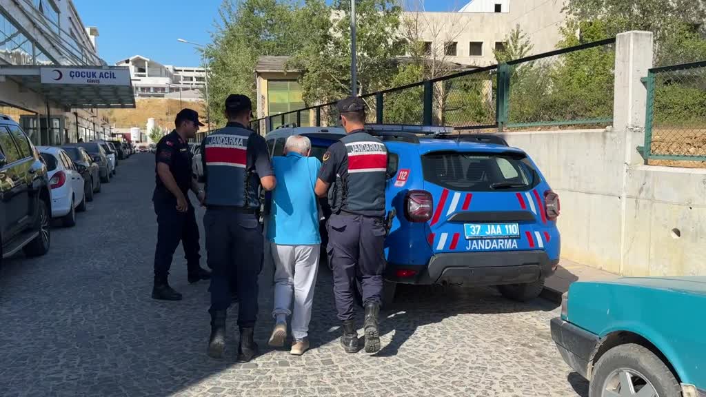 Kastamonu'da bir kişi oğlunu bıçakla öldürdü