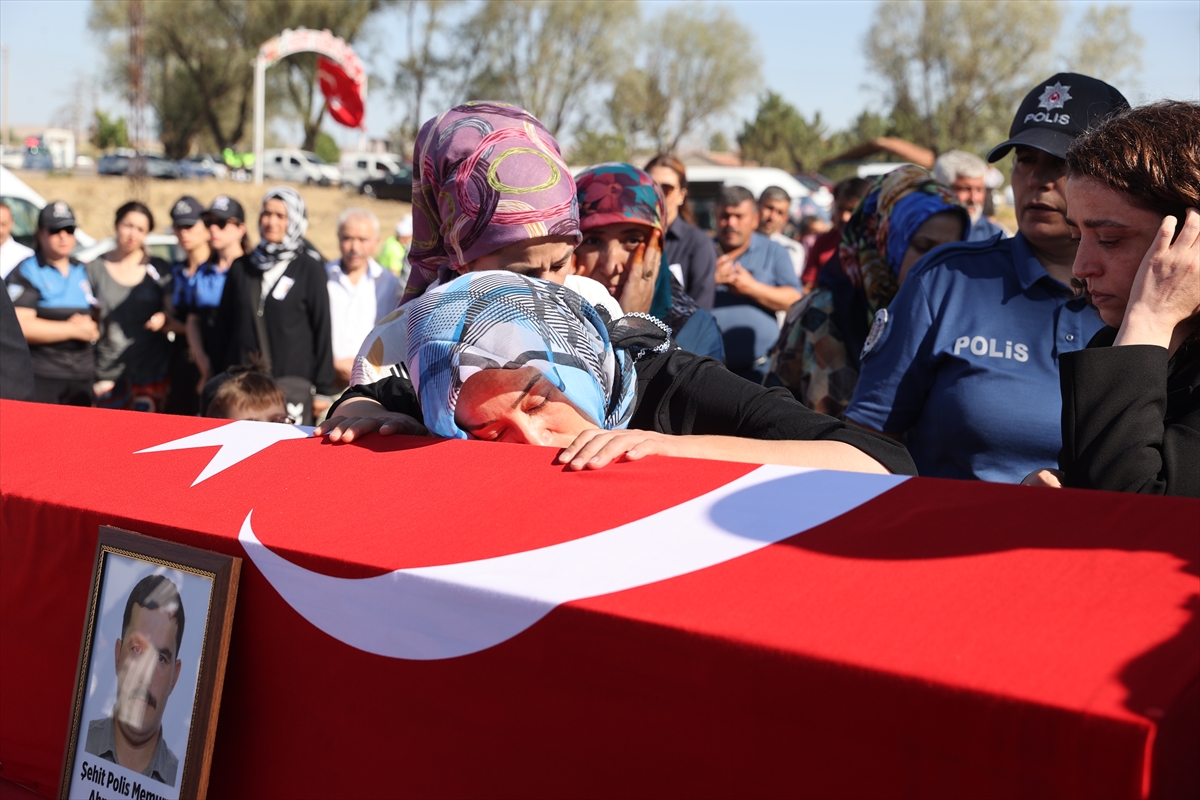 Kastamonu'da şehit olan polis memuru Ahmet Şahan, Nevşehir'de son yolculuğuna uğurland