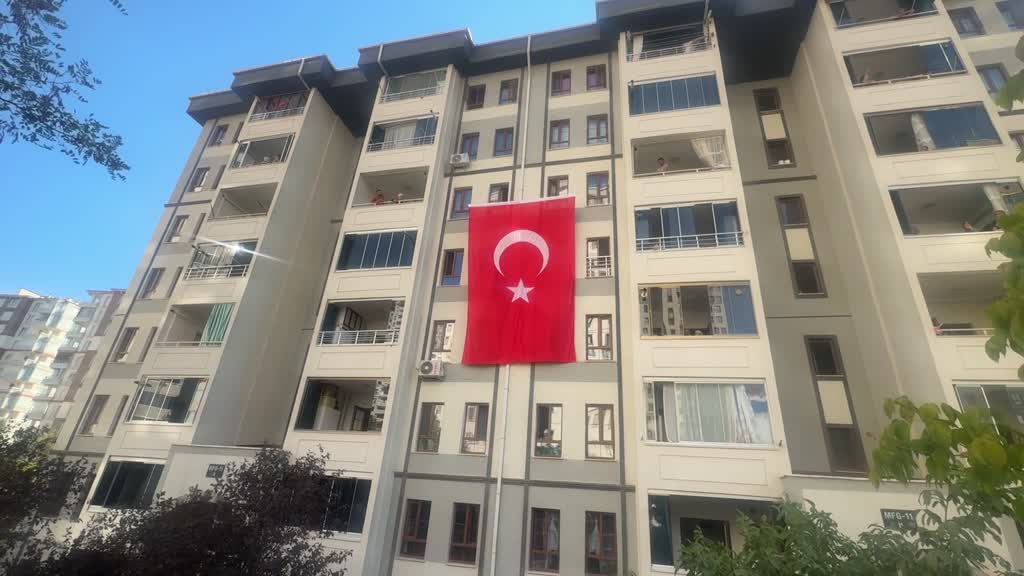 Kıbrıs'ta Şehit olan  Piyade Er Uğurcan Işık'ın Malatya'daki ailesine şehadet haberi verildi